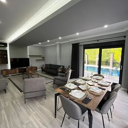 Luxury In Nature With Heated Pool And Fireplace Villa